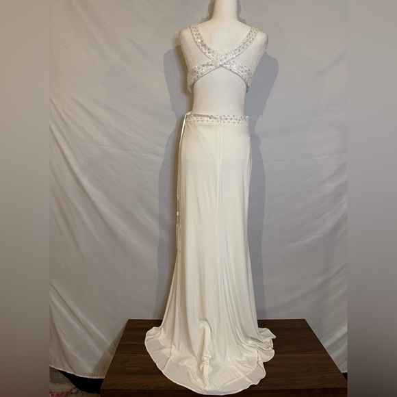 Mac Duggal 68166 Size 8 White Sequin Criss Cross Bodice Gown - Picture 6 of 9